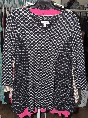 Kim Rogers Black & White Geometric Knit Top